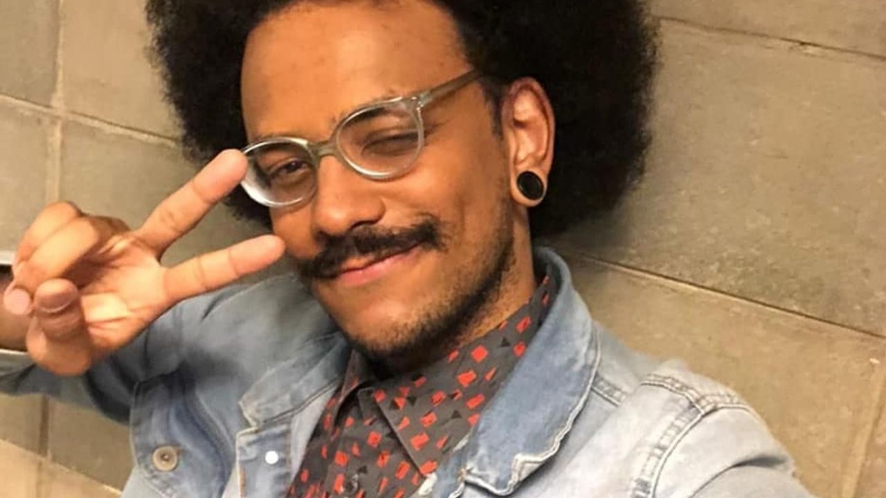 Bombando no mercado publicitário, João Luiz deve faturar até R$ 1,5 milhão com contratos após o BBB21