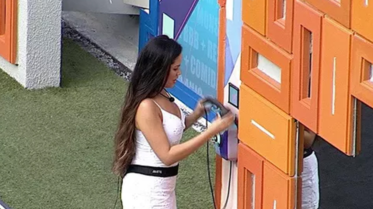 BBB21: Em clima de despedida, Juliette atende Big Fone e desabafa: “Você não tocou pra mim”