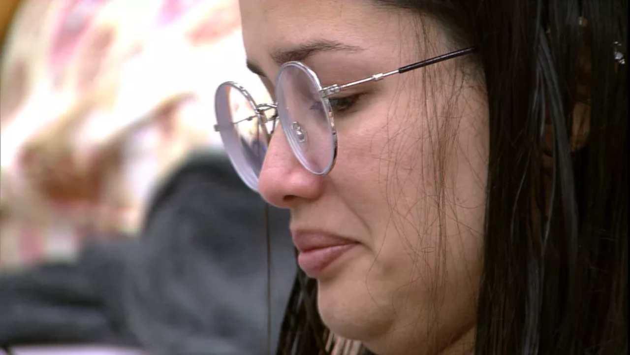 BBB21: Emparedada, Juliette cai no choro enquanto arruma as malas: ”Nem sei se eu merecia tanto”