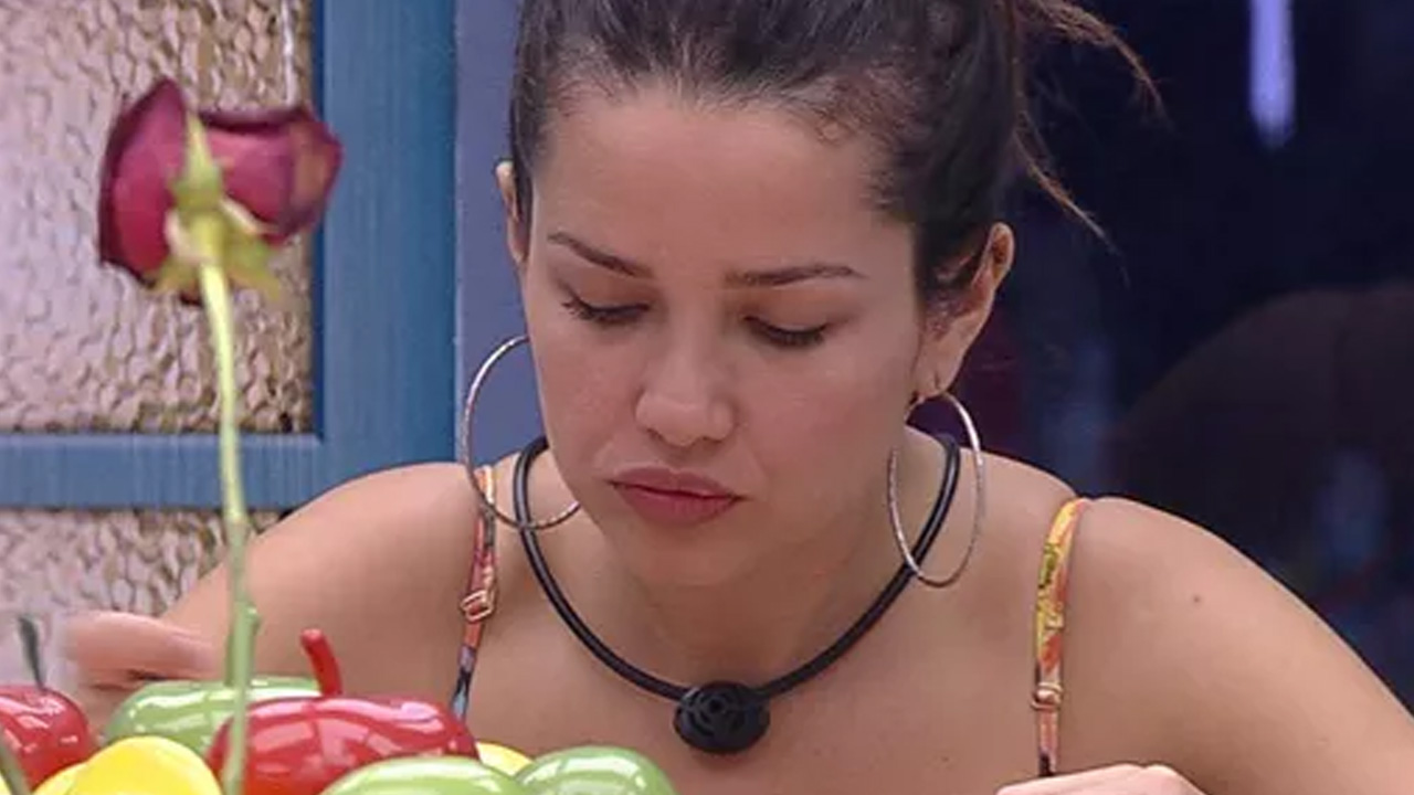 BBB21: Angustiada, Juliette confessa preocupação com resultado do paredão: “Estressada e com o coração na mão”
