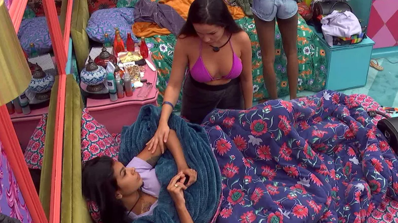BBB21: Trégua? Juliette se aproxima de Pocah e tenta animá-la após treta: “Não quero ver você assim”