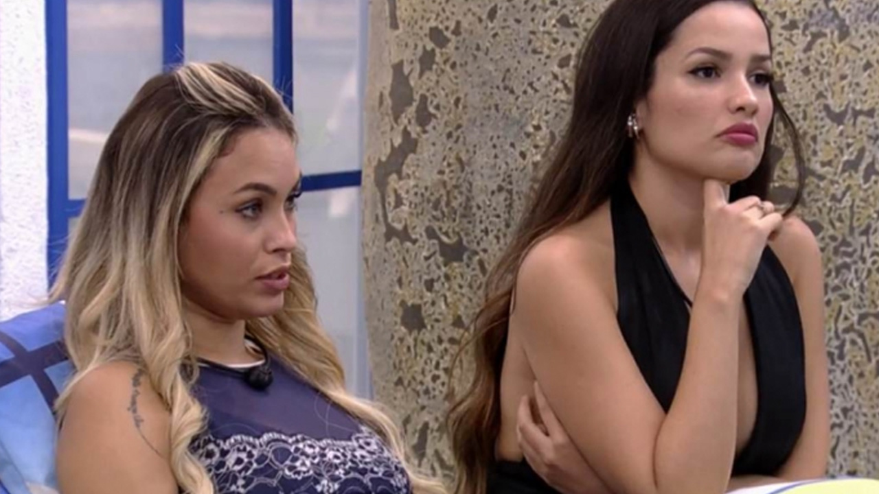 Sariette? Nada disso! Em encontro com fãs, Juliette se recusa a mencionar Sarah e se esquiva: “Não posso não”
