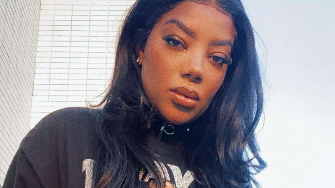 Ludmilla coleciona elogios ao exibir fios naturais e deixa alfinetada: “Respeita nosso cabelo”