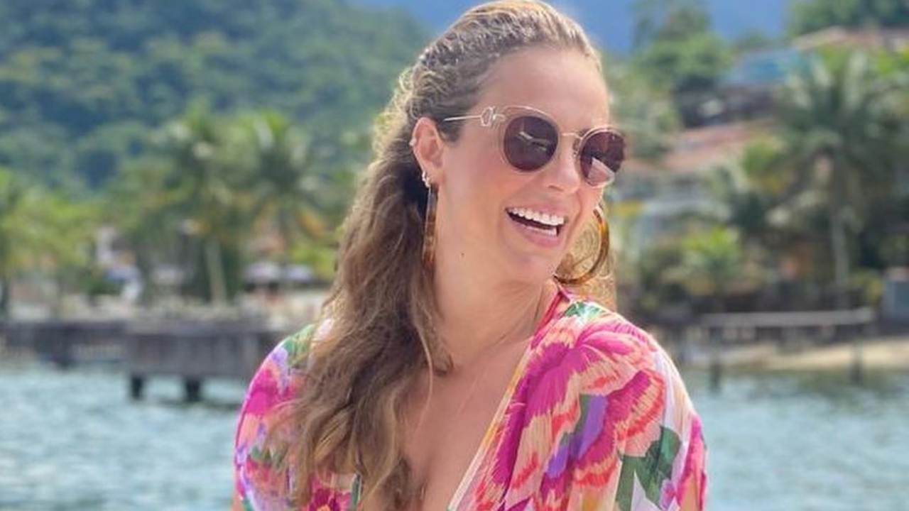 Belíssima, Paolla Oliveira mostra dobrinhas no corpo em clique sem filtros de biquíni: “Maravilhosa!”
