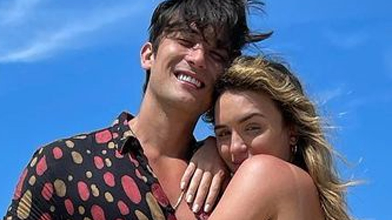Ex-BBB Rafa Kalimann posa agarrada a Daniel Caon e se declara ao namorado: “Sorriso manso e coração nobre”