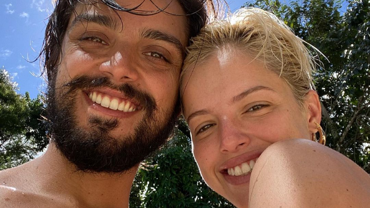 Rodrigo Simas curte dia de sol com Agatha Moreira e se declara à atriz: ”Novo começo”