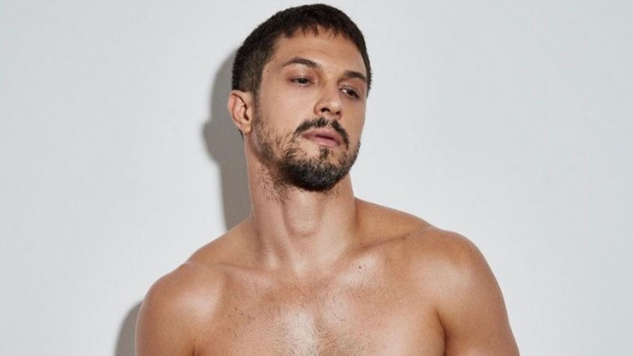 Romulo Estrela exibe corpão malhado e novo corte para viver personagem de ‘Verdades Secretas 2’: “Cristiano tá on”