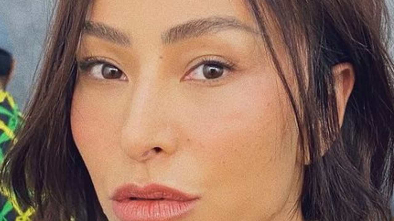 Radicalizou! Sabrina Sato ousa na mudança do visual e surge com os cabelos curtíssimos e morenos: “Que chique, amei”