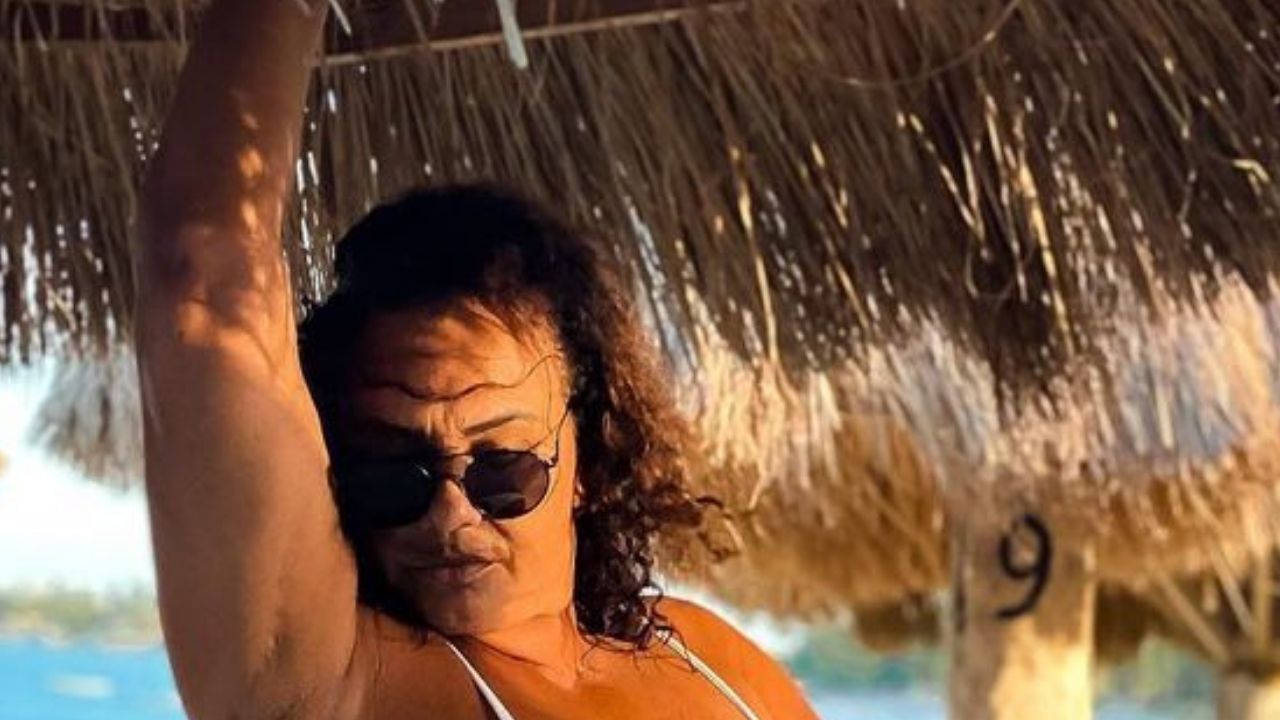 De biquíni branco cavadérrimo, Solange Couto exibe corpo real em foto ousada aos 63 anos: “Inspiração”