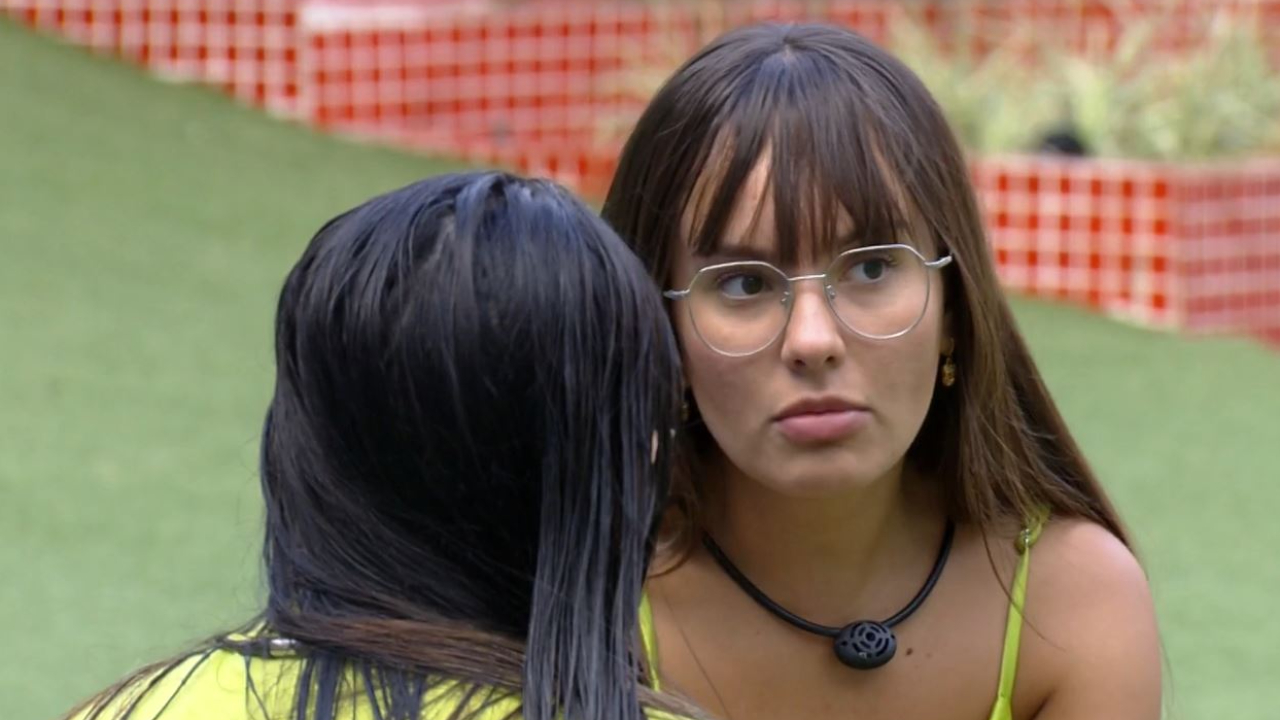 BBB21: Olha o ciúmes! Thais não se esquece de brother e especula: “Tem alguém lá fora”