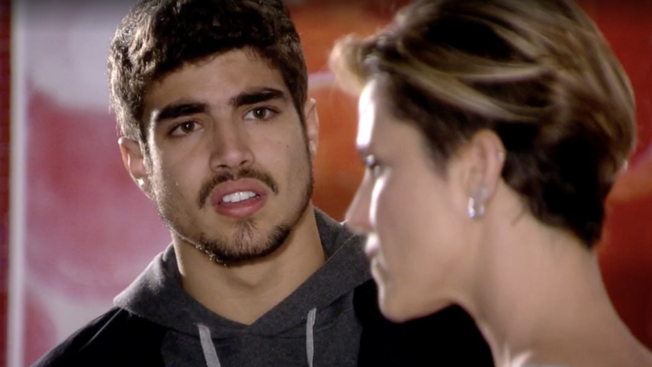 Ti-Ti-Ti: Edgar tenta terminar romance proibido e cai nas garras de Luisa