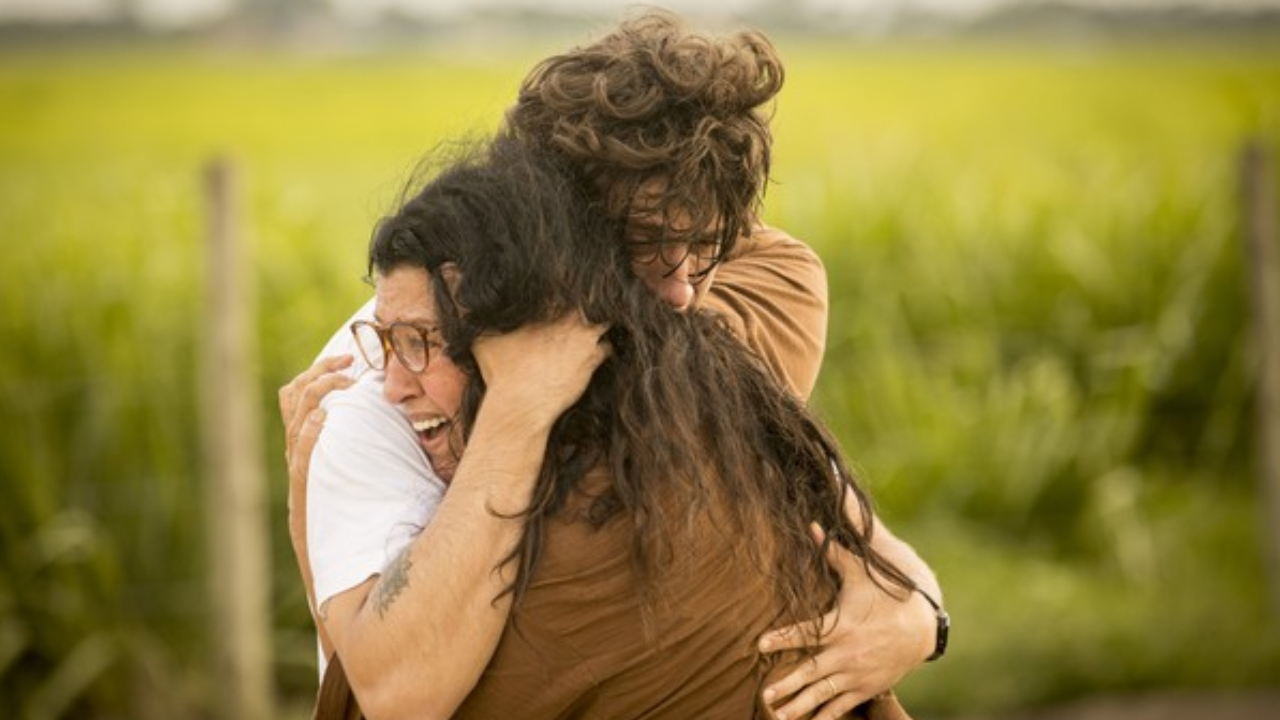 Amor de Mãe: Danilo se torna herói ao salvar Lurdes de cativeiro e deixa Thelma desesperada