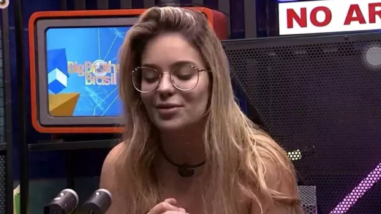 BBB21: Em dia de eliminação, Viih Tube prevê a própria saída e faz pedido à mãe: “Traz o meu celular”