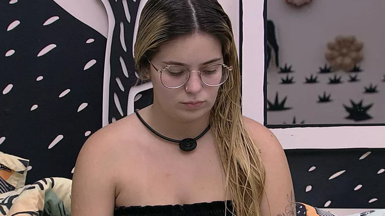 BBB21: Conformada? Viih Tube analisa paredão e afirma a brother: “Acho que você fica”