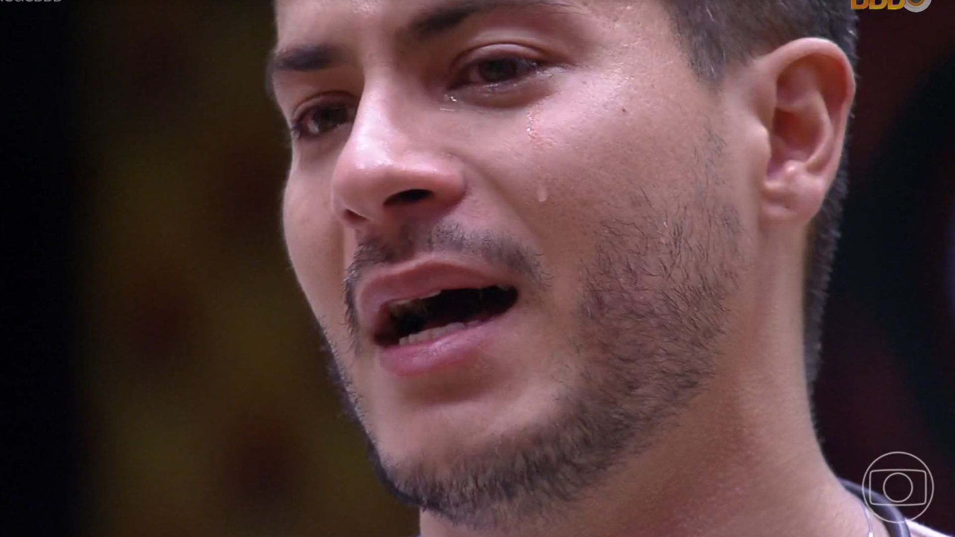 BBB22: Arthur cai no choro ao rever VT e confirma em lágrimas: “Não me arrependo”