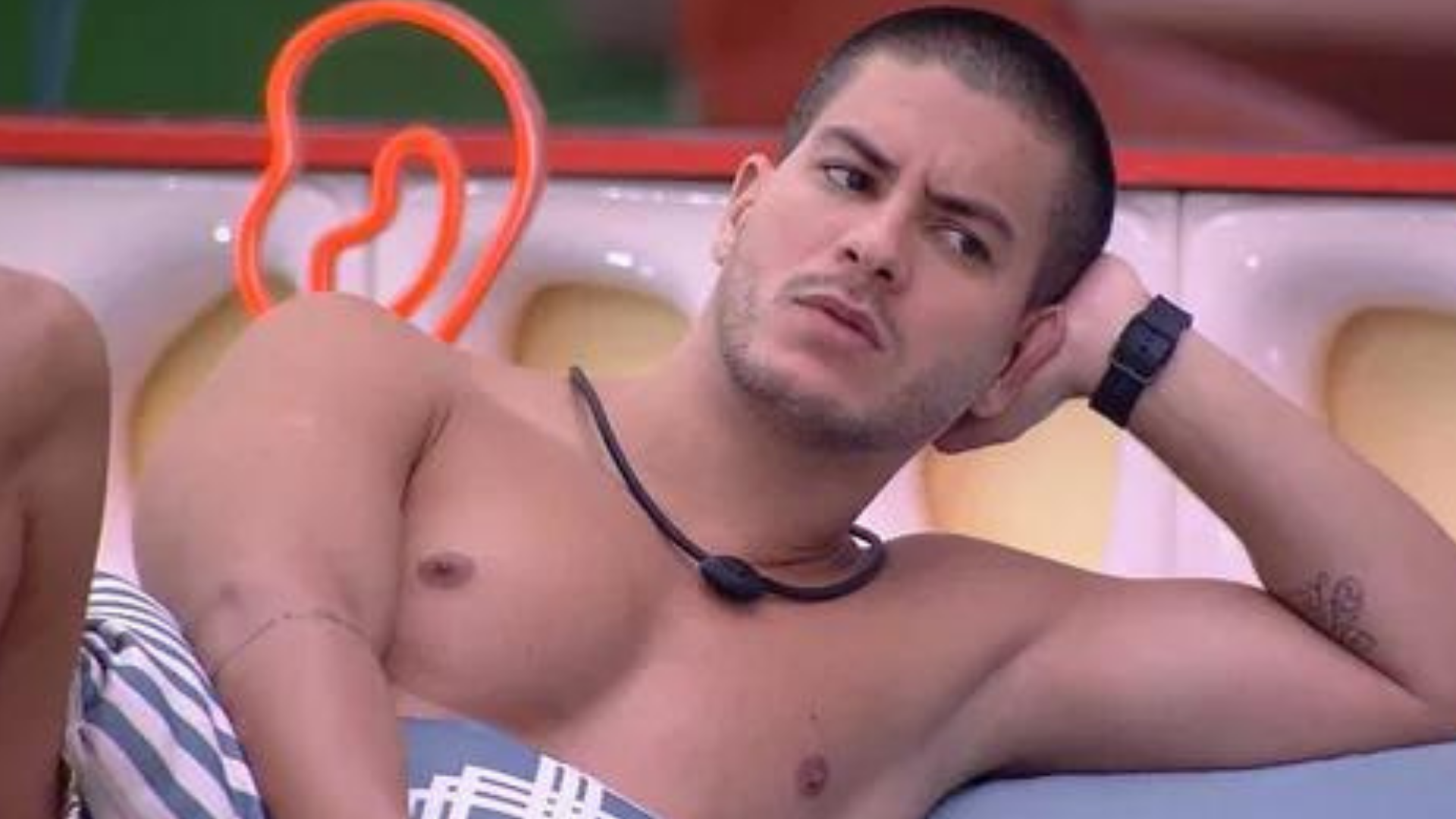 BBB22: Arthur Aguiar desdenha de sister eliminada e alfineta: “Nunca imaginei”