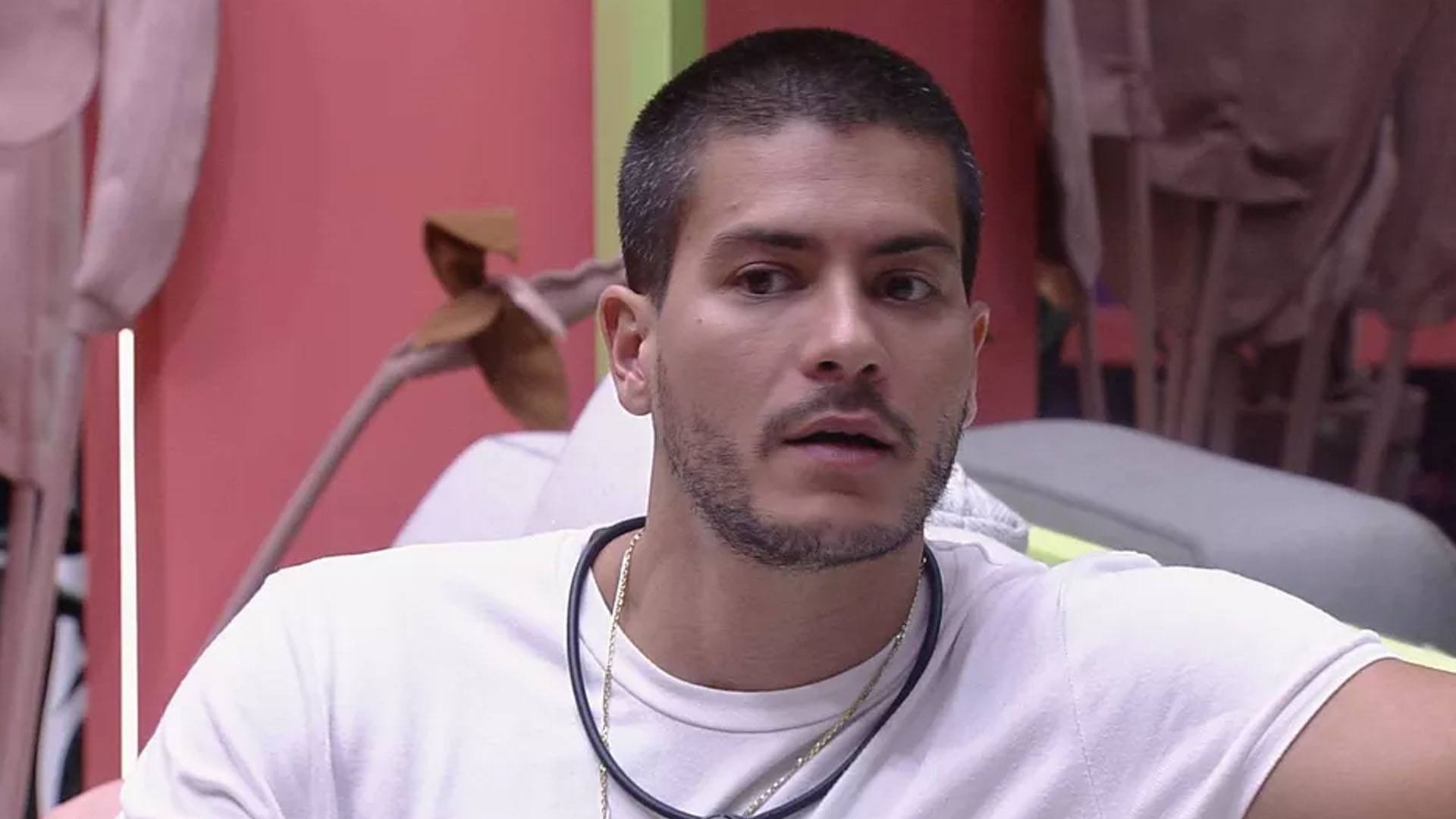 BBB22: Globo desmascara mentira de Arthur Aguiar e revolta fãs: “Quer queimar ele”
