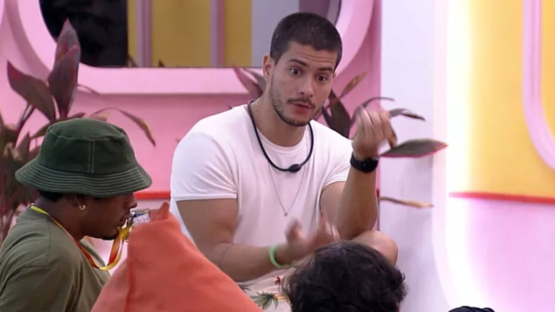 BBB22: Após surto, Arthur volta a acabar com sister: “Muito contraditória”