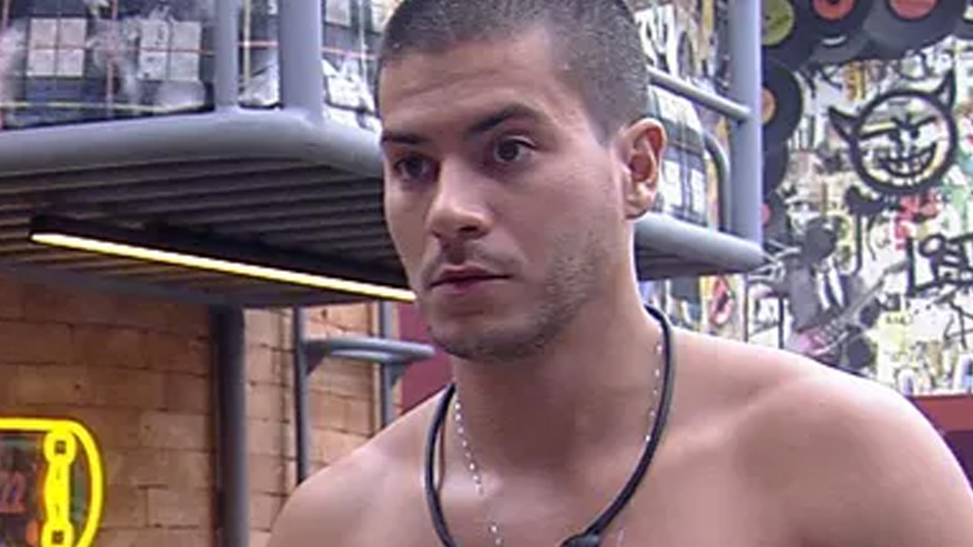 BBB22: Arthur Aguiar tem noite de sono infernal e desabafa: “Não parava de pensar”