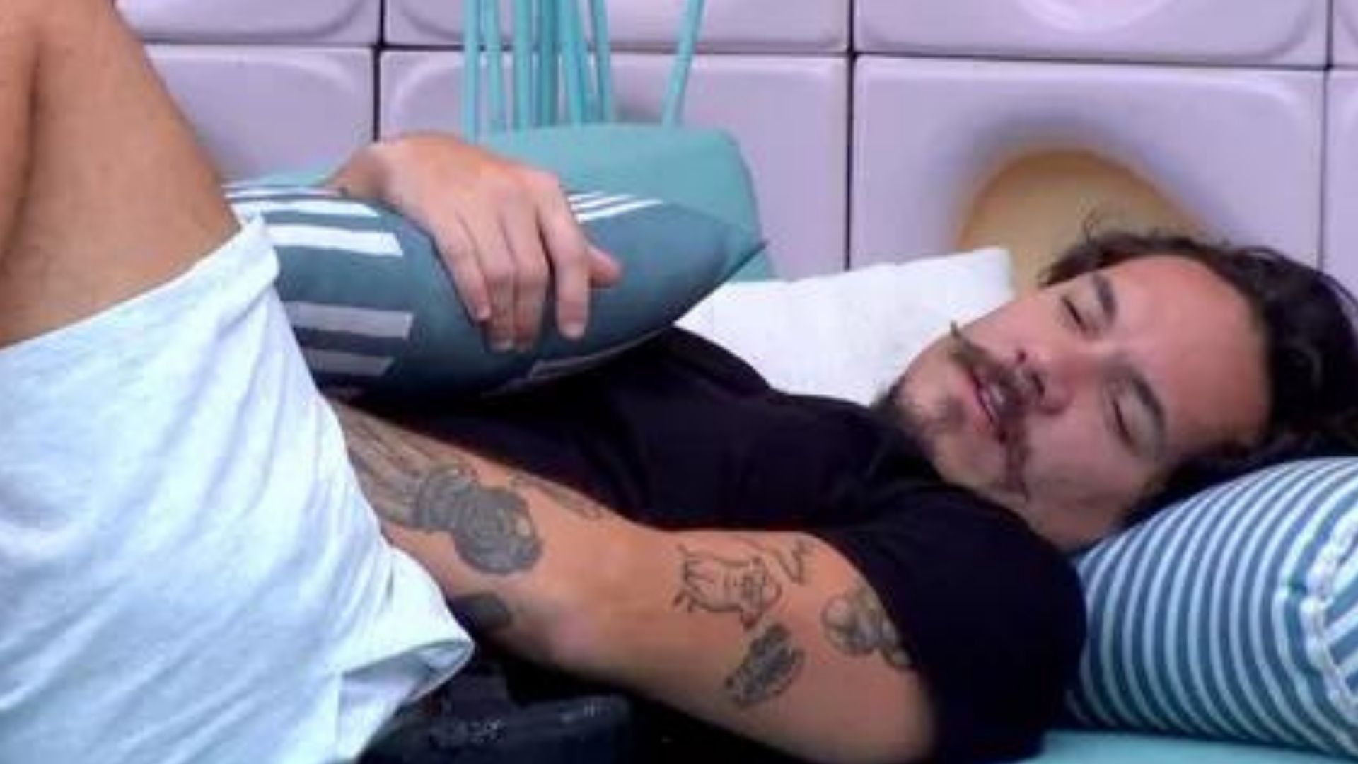 BBB22: Eliezer confessa insegurança com a repercussão de suas atitudes: “Tenho medo”