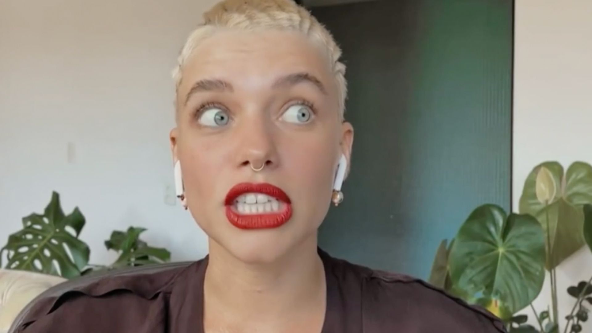 “Me chamam porque eu sou sapatão”, diz Bruna Linzmeyer sobre carreira