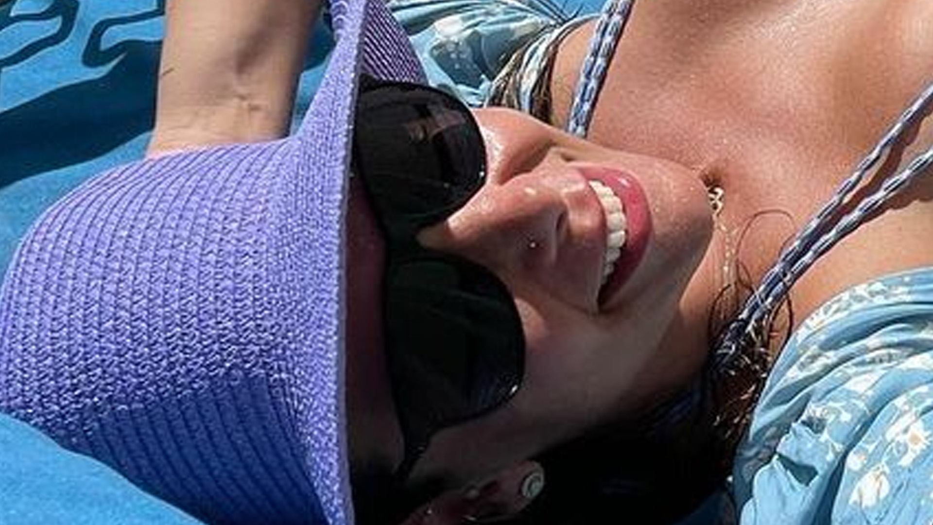 Carla Perez exibe corpo intocado de biquíni aos 44 anos: “Só melhora”