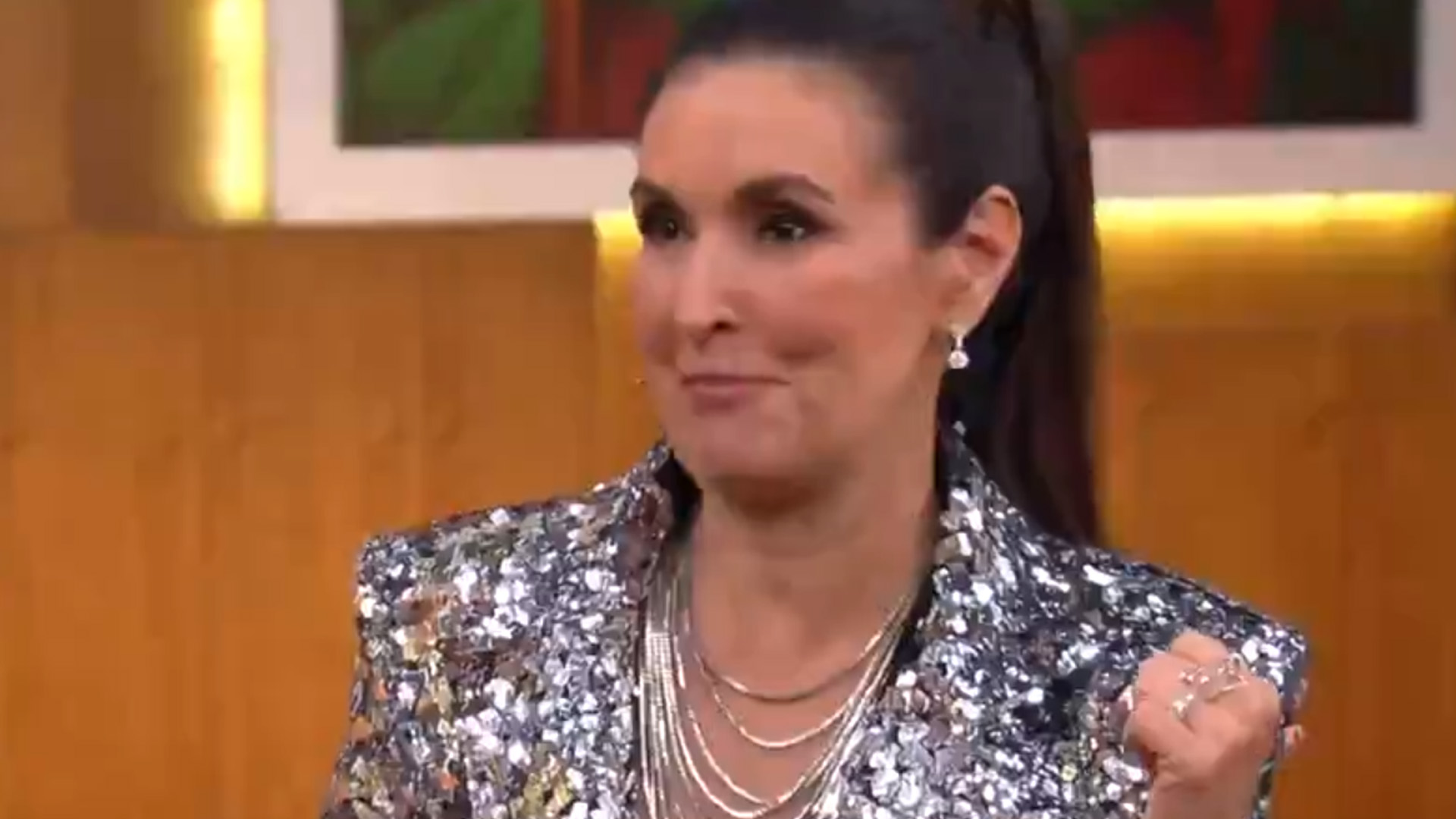Ao vivo, Fátima Bernardes é obrigada a falar inglês no ‘Encontro’