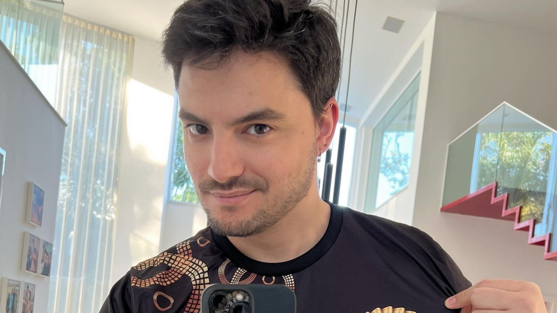 Felipe Neto flagra site vendendo seu ‘pum’ por valor absurdo e detona: “O quê?”