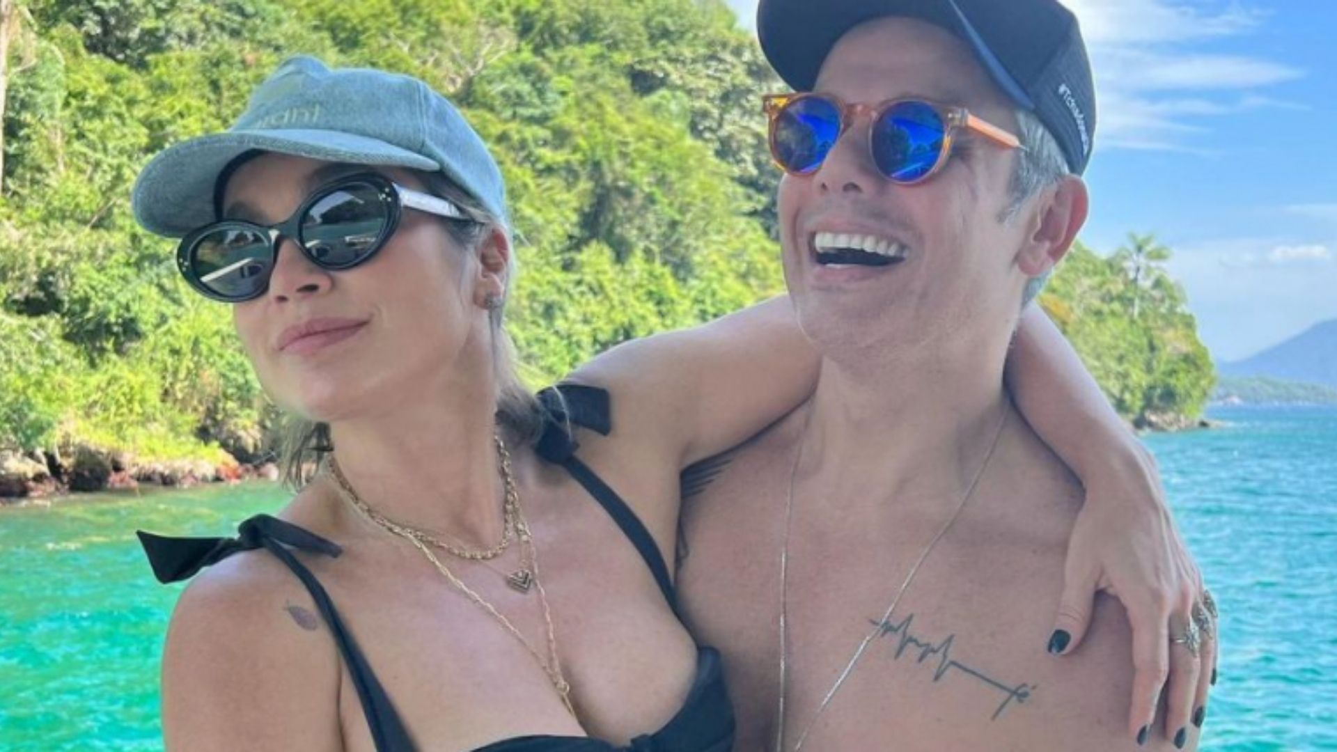 Flávia Alessandra posa usando maiô atoladinho e fãs babam: “Homem de sorte”