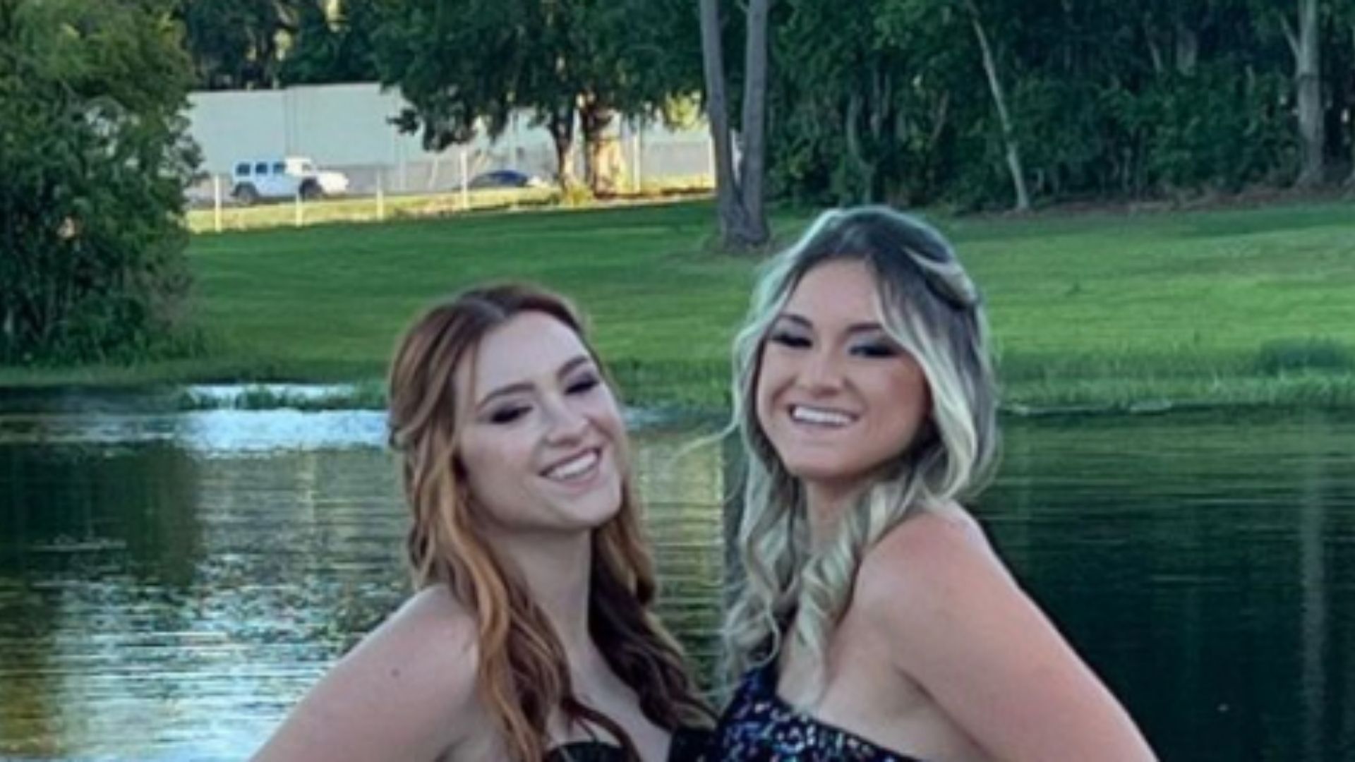Gêmeas de Gugu Liberato surgem com looks de gala em formatura nos Estados Unidos