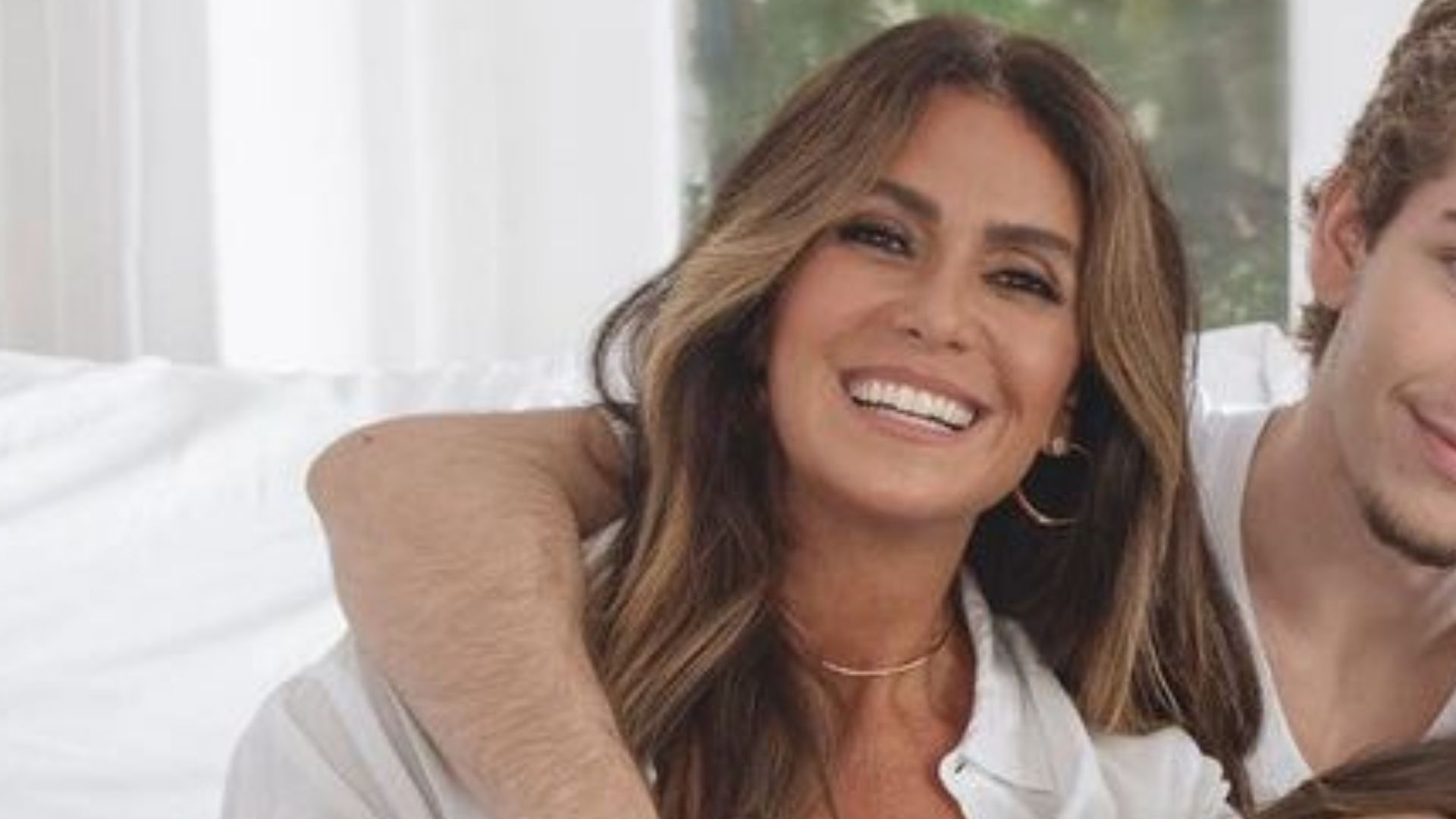 Giovanna Antonelli reúne os filhos e semelhança com as gêmeas choca: “Idênticas”