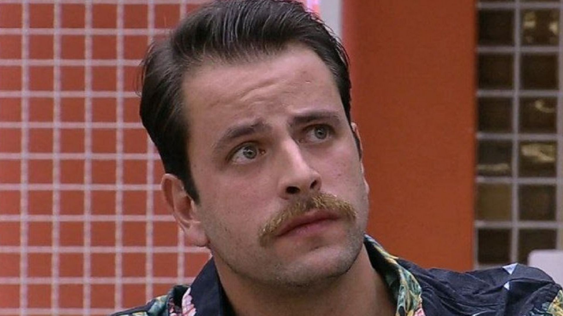 BBB22: Globo “passa pano” para Gustavo e esconde comparação do brother com Hitler