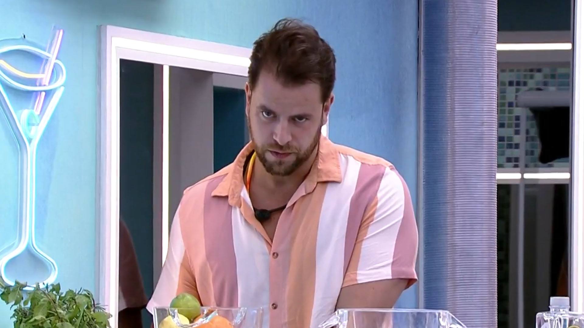 BBB22: Gustavo prevê eliminação de brother e joga aliado na fogueira: “Cravo ele”