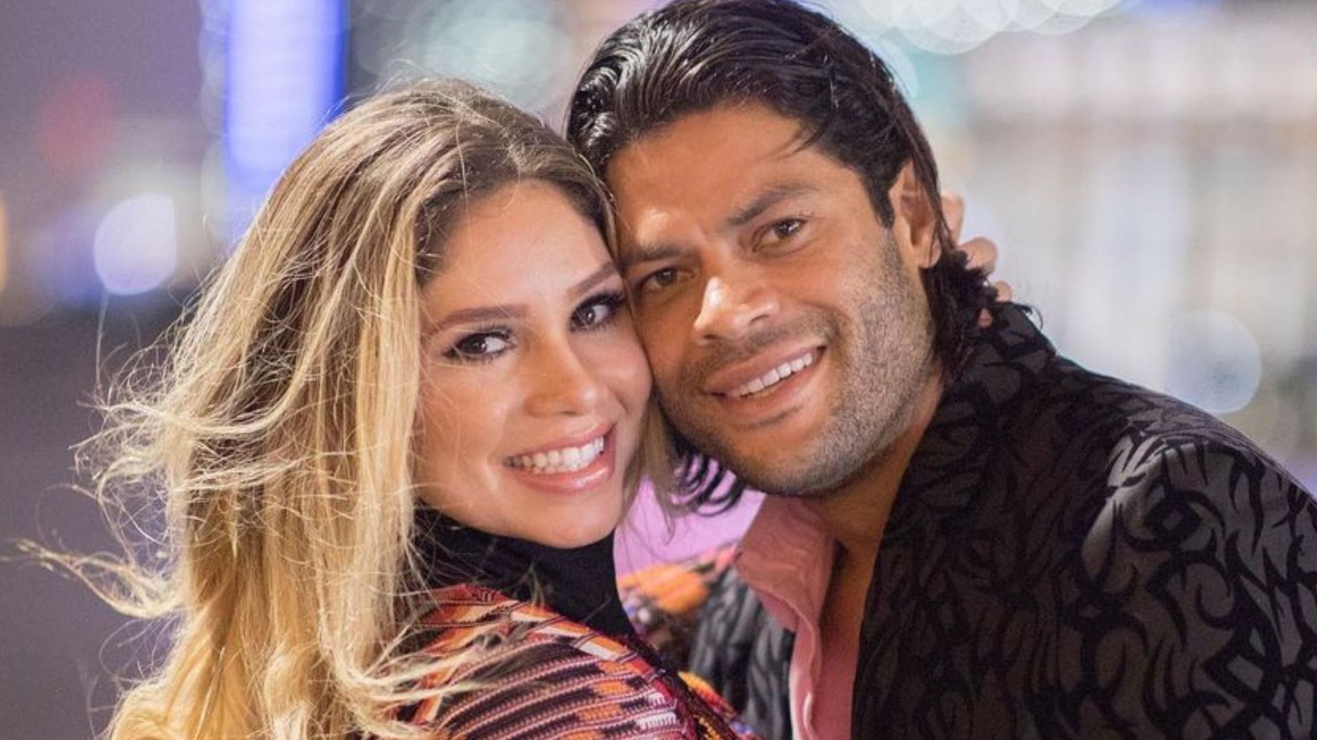 Apaixonado, Hulk Paraíba celebra dois anos de casado: “Casaria de novo com você”