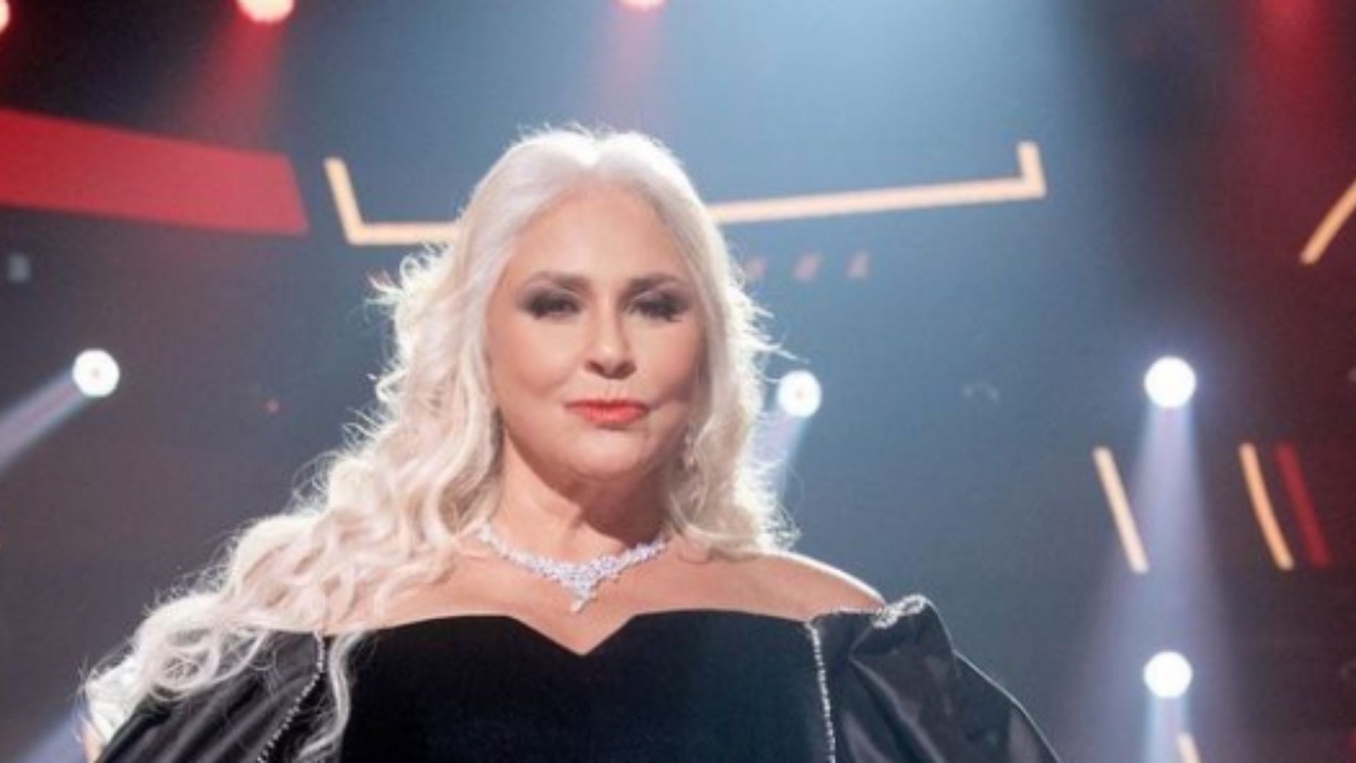 Fafá de Belém escolhe vestido de veludo e decotão para a final do The Voice: “Deusa suprema”