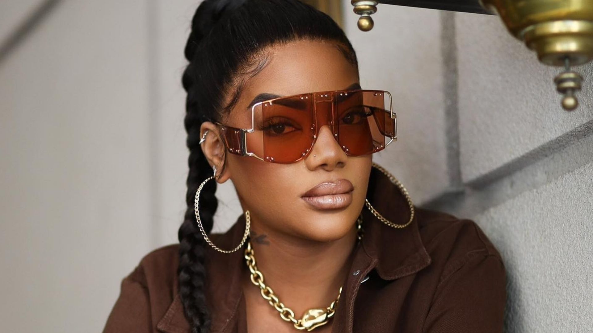 Ludmilla anuncia festa exclusiva e detona sobre penetras: “Convidado não convida”