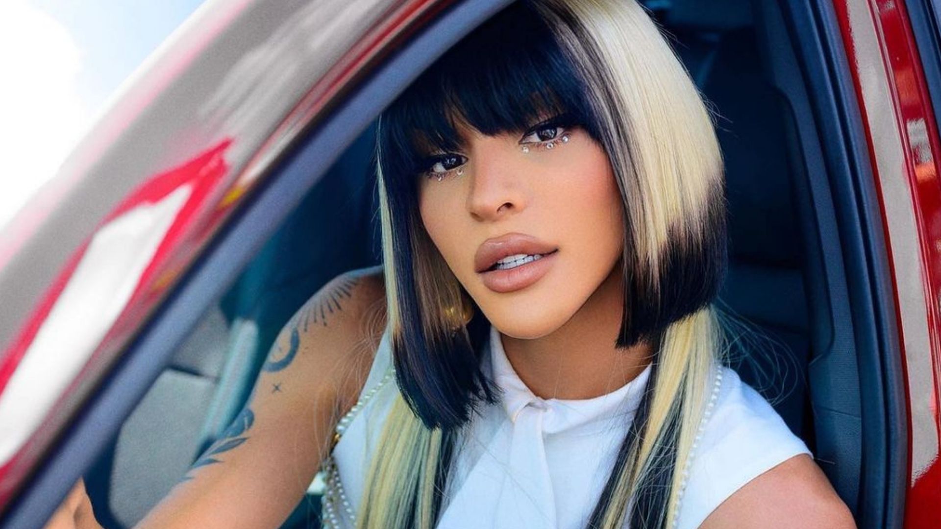 Pabllo Vittar surge com calcinha cavada e bumbum gigante explode: “Gostosa”
