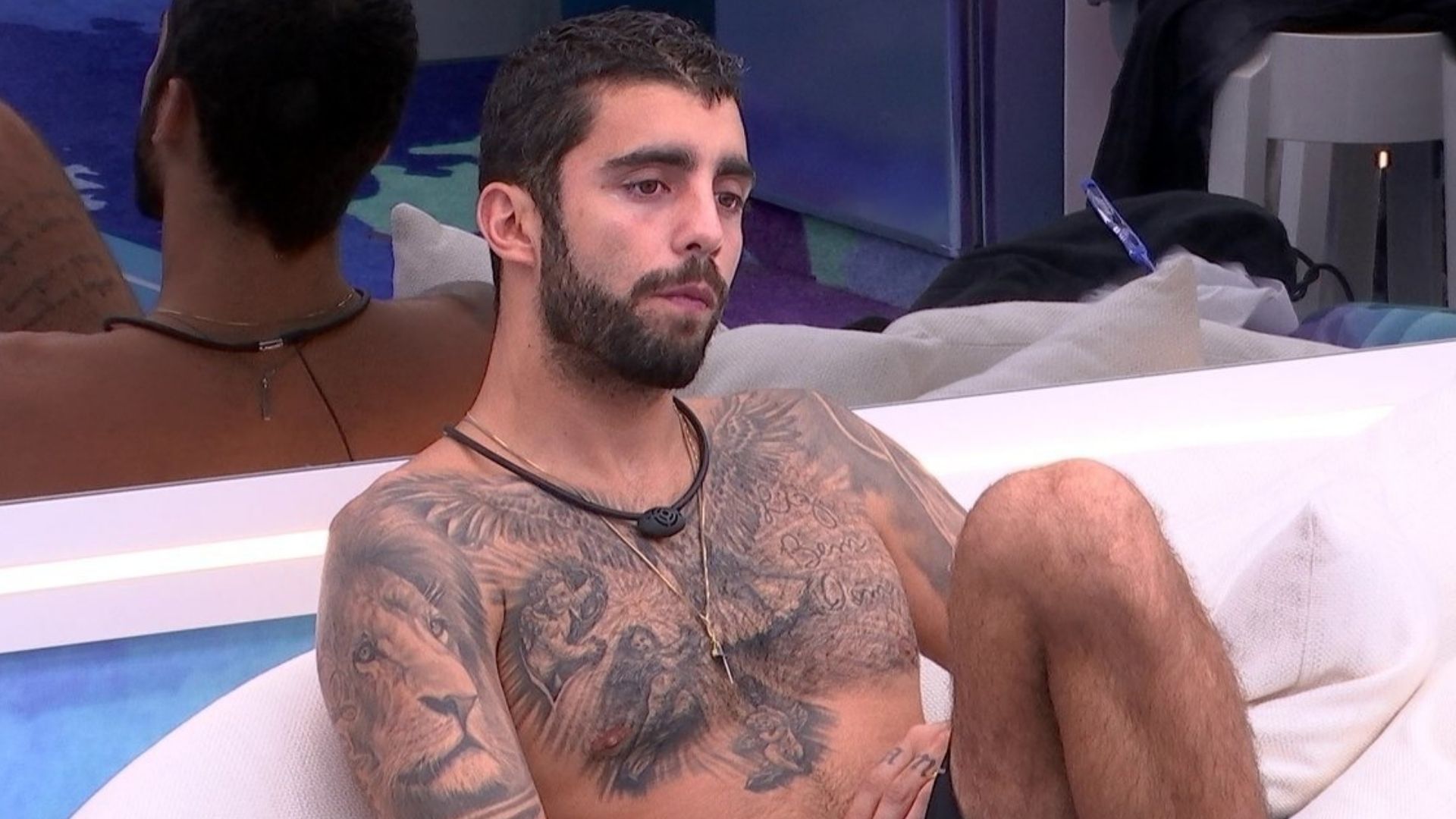 BBB22: Pedro Scooby diz que casa é amaldiçoada e brother reage: “Sai correndo”