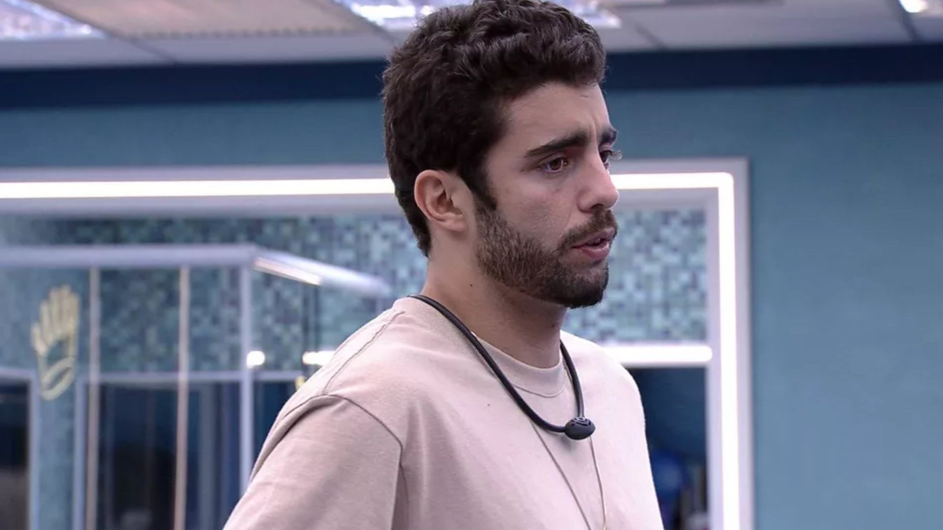 BBB22: Pedro Scooby faz fofoca e detalha barraco para Arthur: “Começou a gritar”