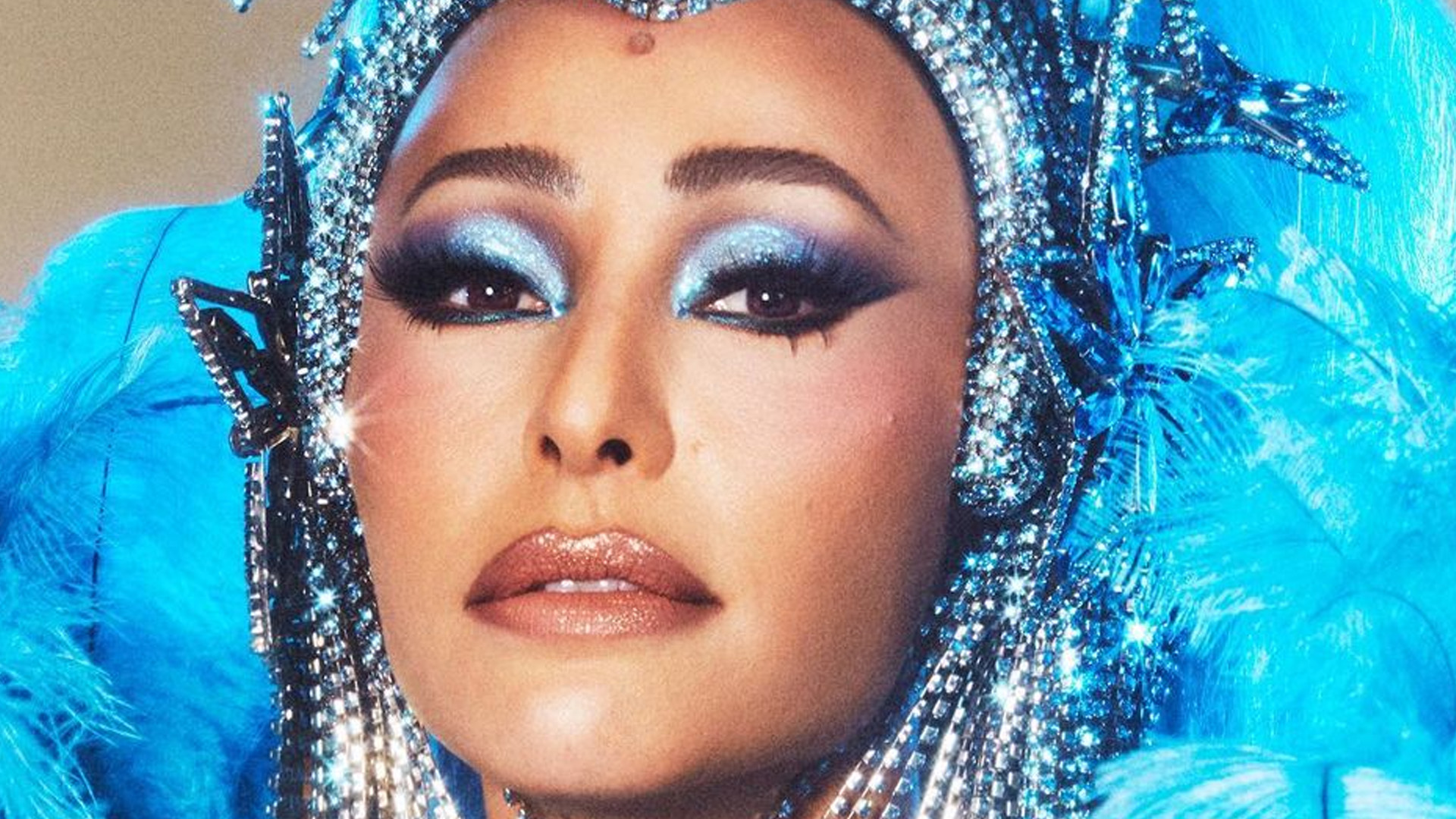 Sabrina Sato dá close na virilha e mostra detalhe de fantasia: “Sensacional”