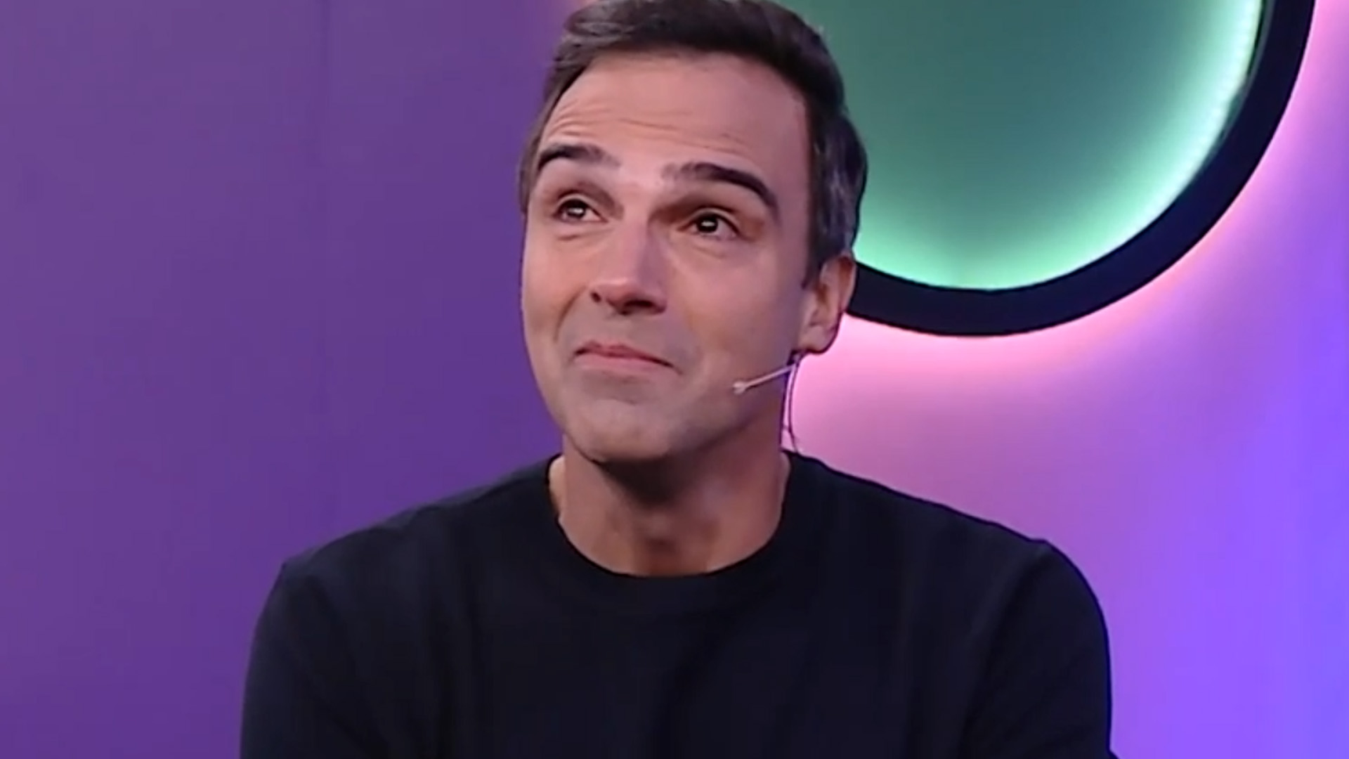 Tadeu Schmidt não segura as lágrimas ao rever vídeo do BBB: “Experiência intensa”