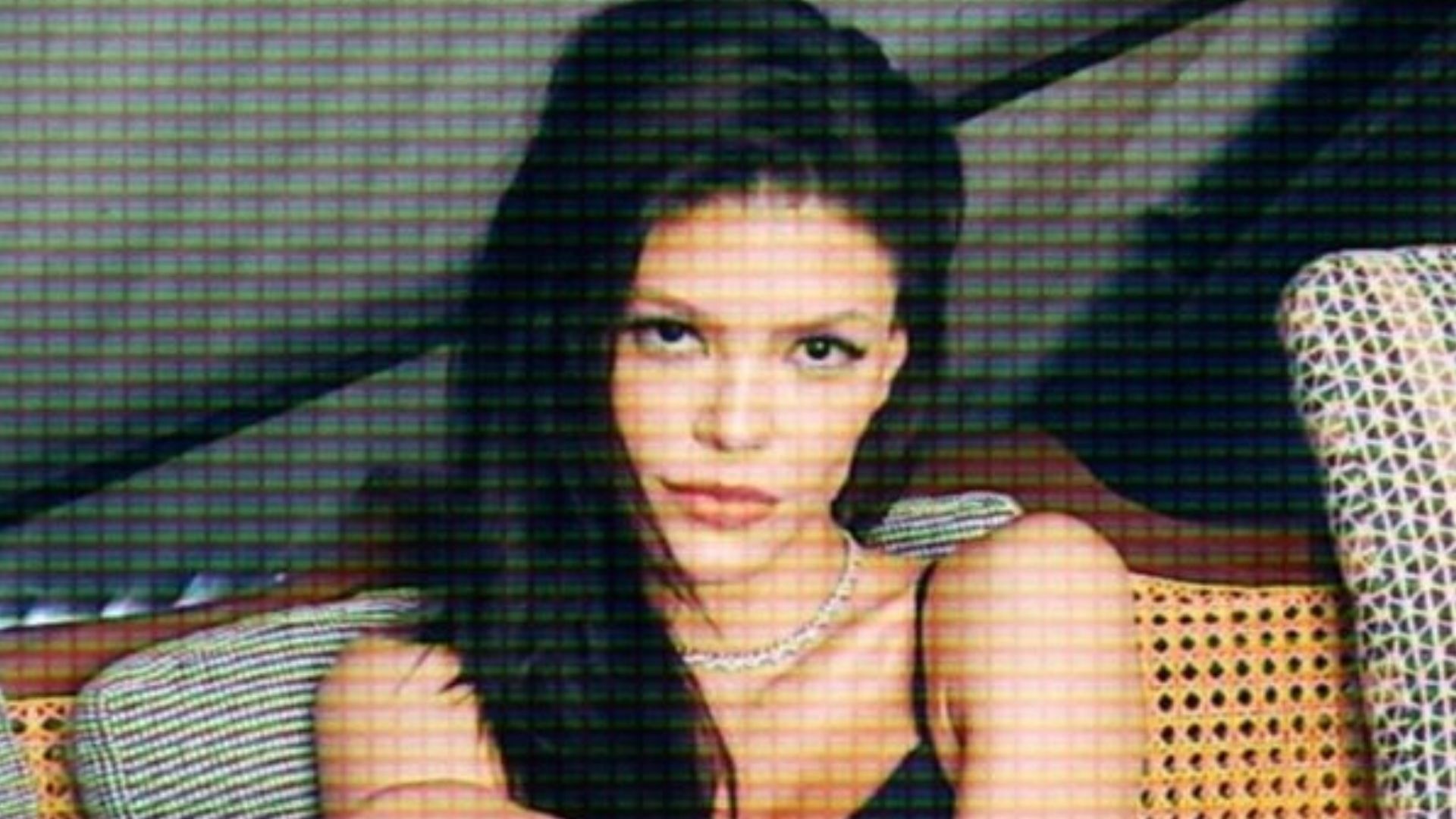 Vitória Strada dispensa roupa, sensualiza de lingerie e corpão choca: “Dei zoom”