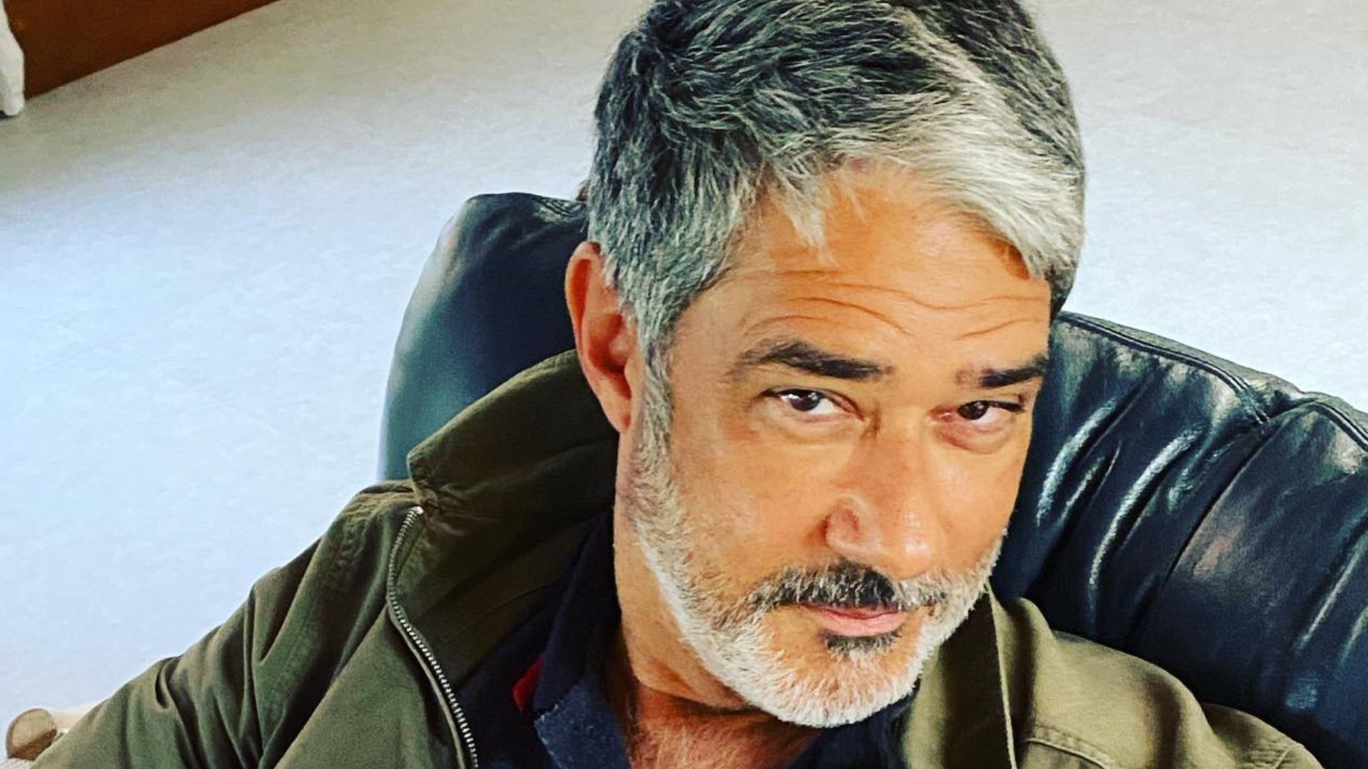 William Bonner manda mensagem errada e fica em saia justa: “Sem perceber”