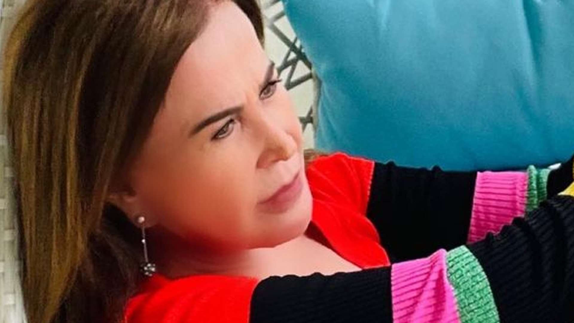 Zilu Camargo posa com vestido curtinho e seguidores aplaudem: “Que pernão”