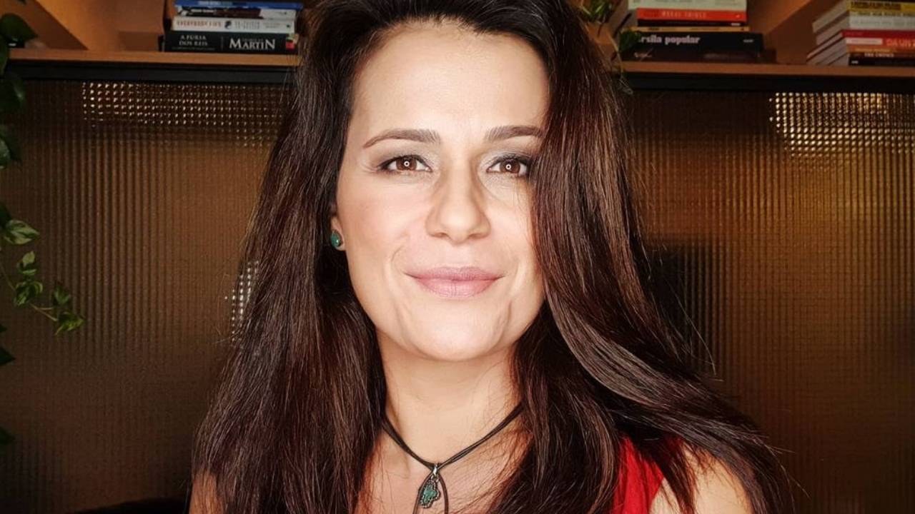 Após demissão, Adriana Araújo processa Record TV por direitos trabalhistas e aponta discriminação