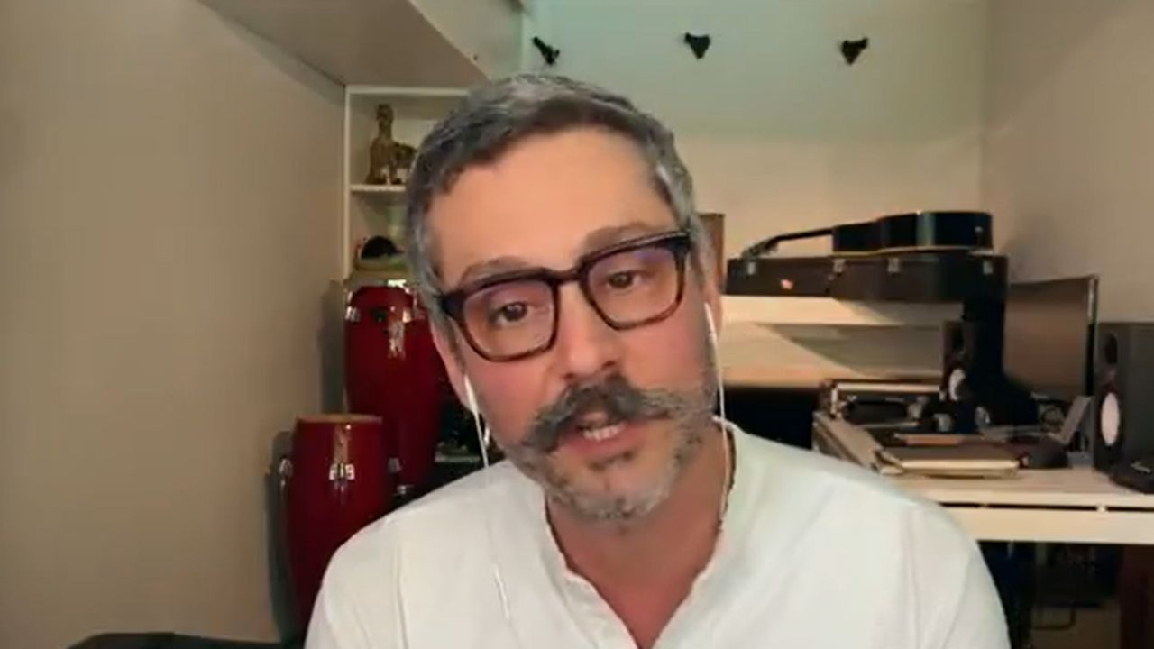 Alexandre Nero lamenta falta de contato com colegas nas gravações da novela durante a pandemia: “Um sofrimento”