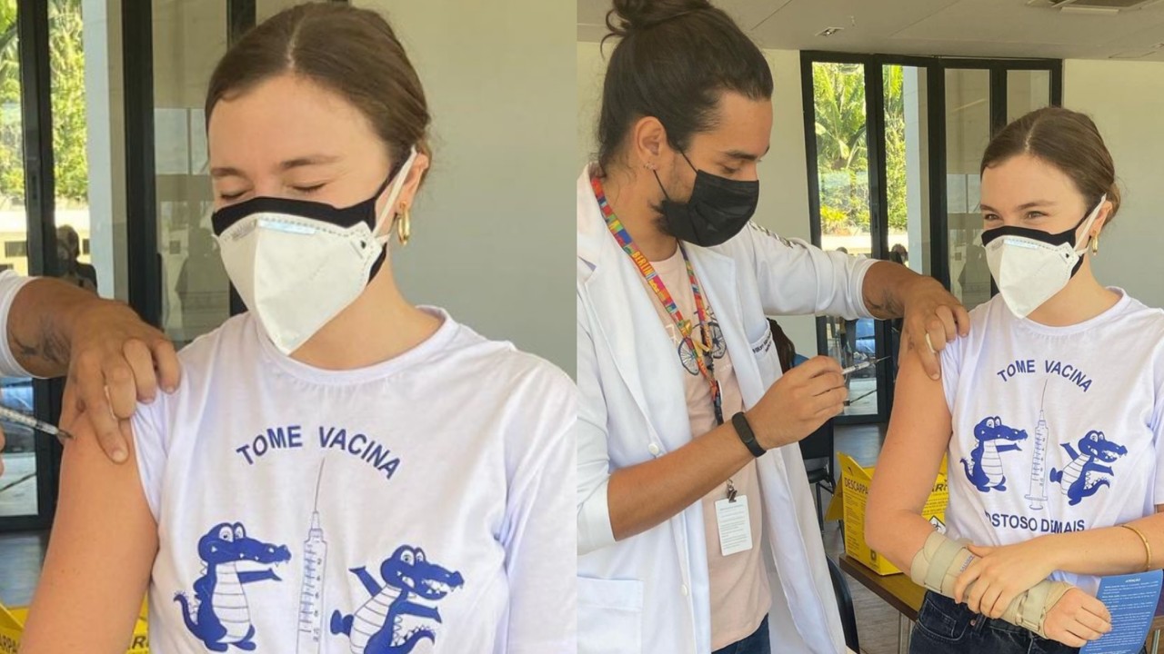 Alice Wegmann protesta contra Jair Bolsonaro ao receber imunizante contra a Covid-19: “Tome vacina”