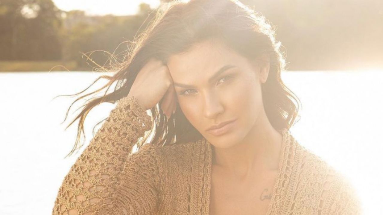 Poderosa, Andressa Suita posa de blusa transparente na fazenda de Gusttavo Lima: “A mais linda”