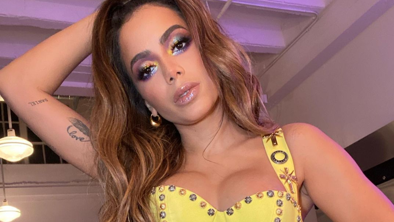 Após vídeo dançando música gospel, Anitta se pronuncia e diz que gravação é montagem: “Respeito as religiões”