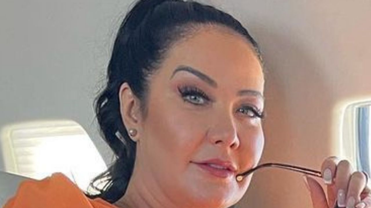 Belíssima, Helen Ganzarolli elege look confortável ao posar em jatinho: “Hora de partir”